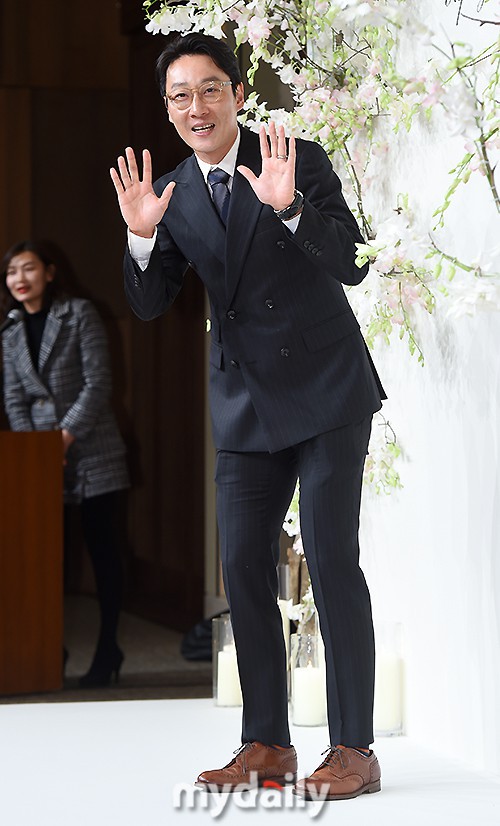 Đám cưới hội tụ toàn sao khủng: Lee Kwang Soo bỗng điển trai, Phạm Băng Băng Hàn Quốc bị mỹ nhân vô danh đè bẹp Đám cưới hội tụ toàn sao khủng: Lee Kwang Soo bỗng điển trai, Phạm Băng Băng Hàn Quốc bị mỹ nhân vô danh đè bẹp